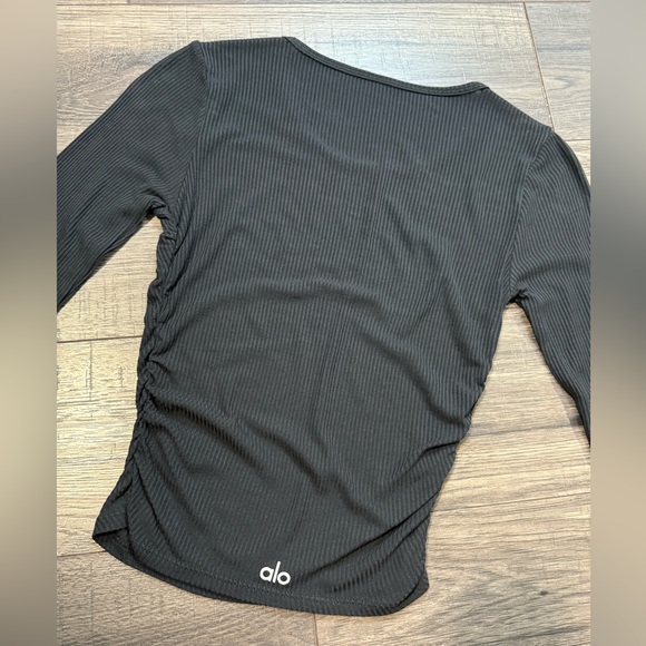 Alo Yoga | Gather Long Sleeve - Picture 3 of 4